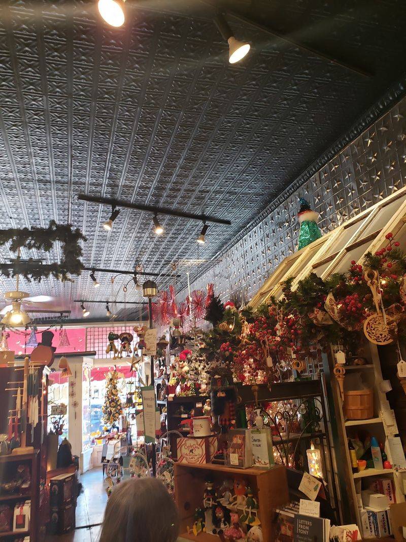 Wreaths, Bows, and Decorating Help for the Overwhelmed
