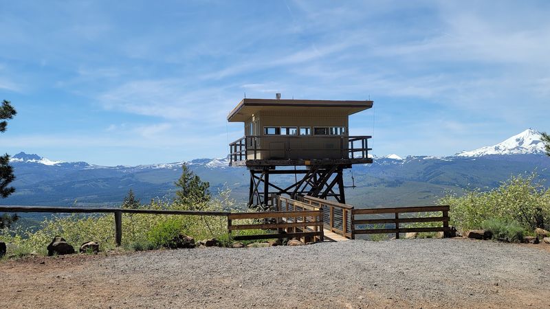 Your Bedroom Comes With a Catwalk and a Mountain Lineup