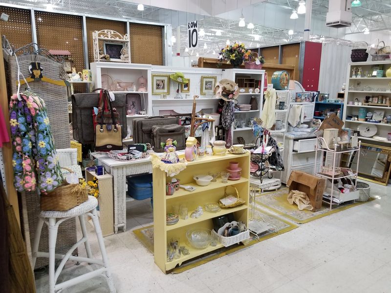 Your Closet Might Get A Vintage Upgrade Your Closet Might Get A Vintage Upgrade