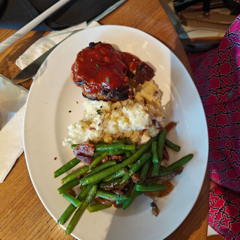Your Mama Probably Never Stuffed Meatloaf With Gouda