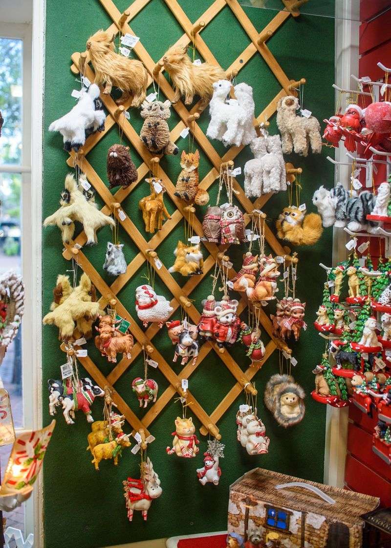 Your Name, Your Hobby, Even Your Photo Can Hang On The Tree