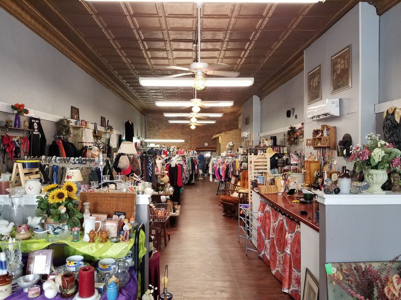 Your Old Closet Clutter Could Help Fund Someone's Paycheck