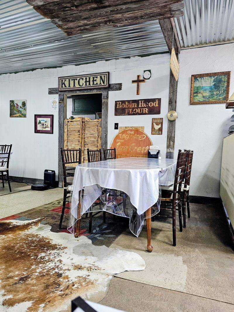 Your Table Neighbors Might Become Your New Road Trip Friends Your Table Neighbors Might Become Your New Road Trip Friends