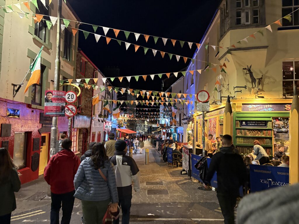 The Latin Quarter buzzes all night long.
