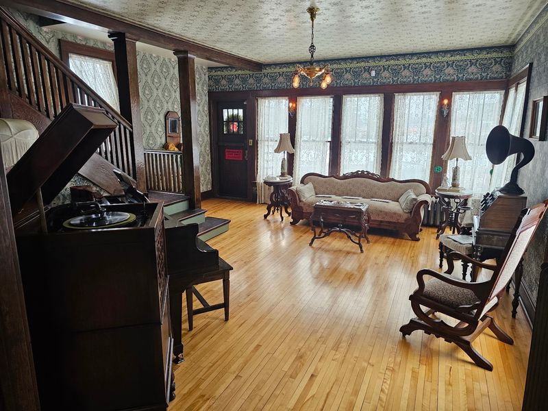 The Staircase Where A Legend Gave Her First Shows The Staircase Where A Legend Gave Her First Shows
