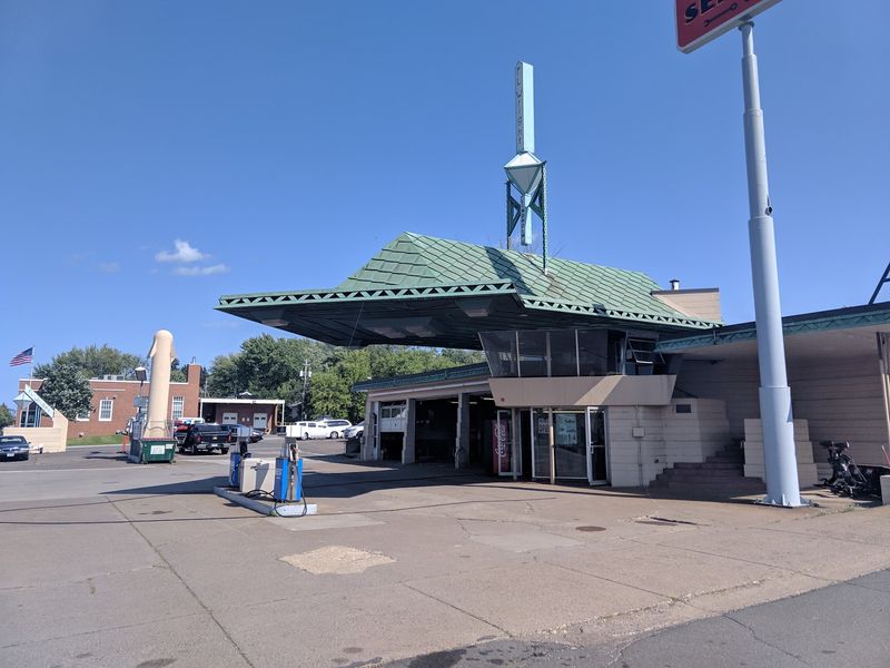 R.W. Lindholm Service Station, Cloquet